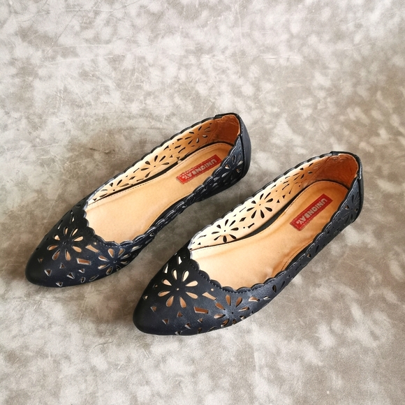 UNIONBAY Black Cutout Flats - Picture 1 of 5